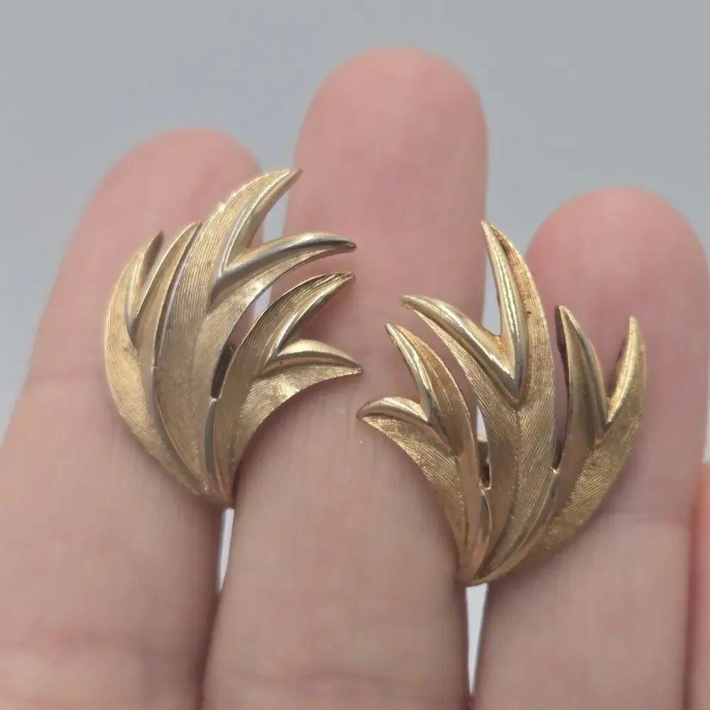 Vintage Crown Trifari Flame Clip On Earrings Gold Tone Brushed Finish Pointed